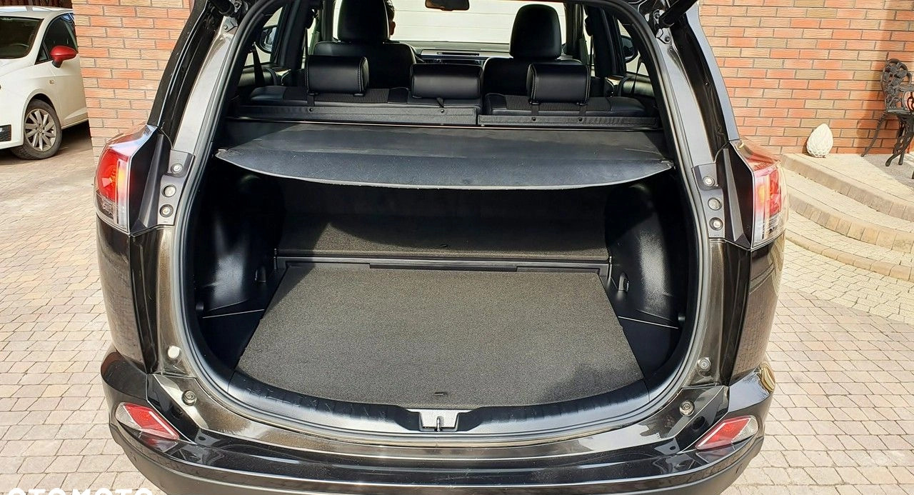 Toyota RAV4 cena 119900 przebieg: 72079, rok produkcji 2018 z Sulejówek małe 781